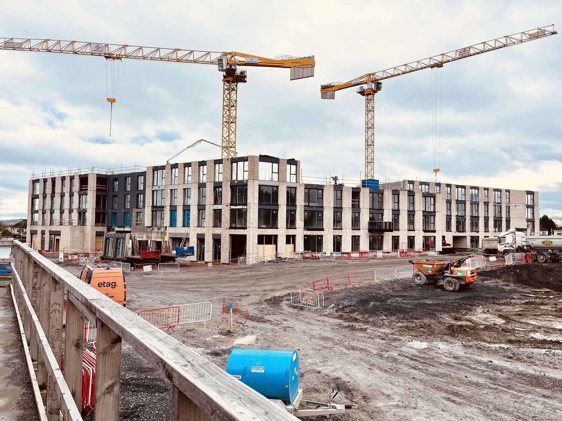 Griffin Point — pre-fabricated balcony installation by Forte Pespa