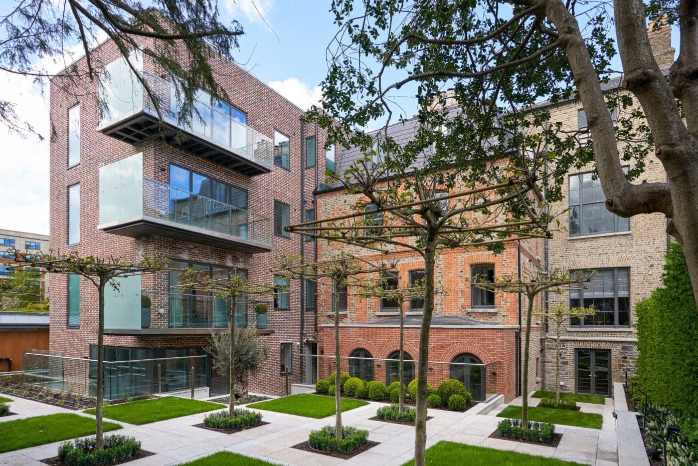 Pembroke Road — pre-fabricated balcony installation by Forte Pespa